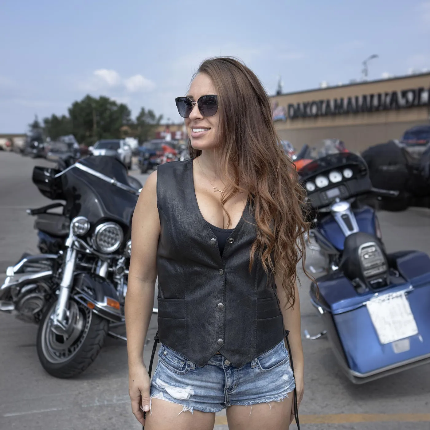 Milwaukee Leather ML1254 Women's Black Premium Leather Side Lace Motorcycle Rider Vest w/ Milwaukee Leather Logo Snaps Closure