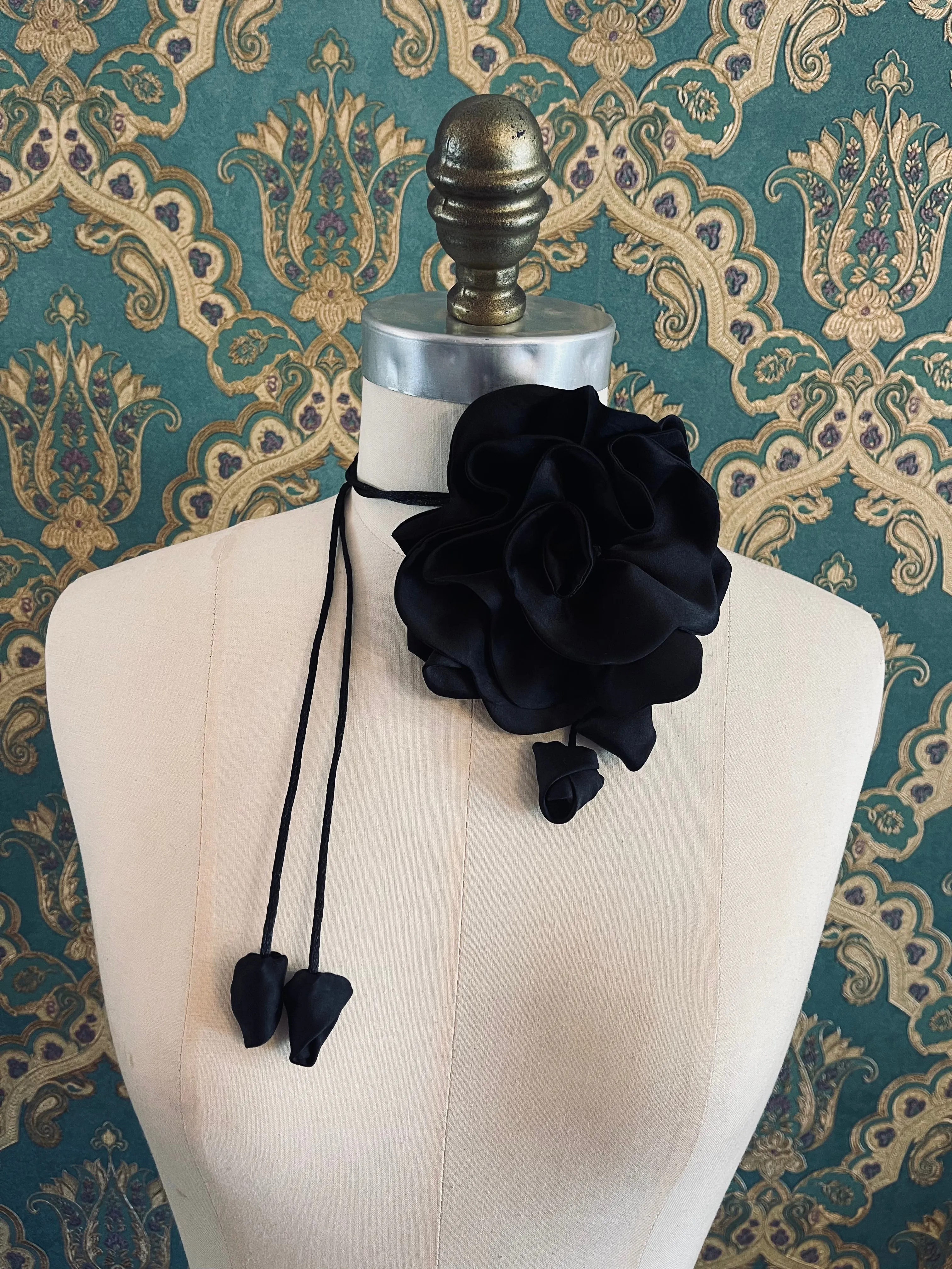 Rosetta Flower Choker