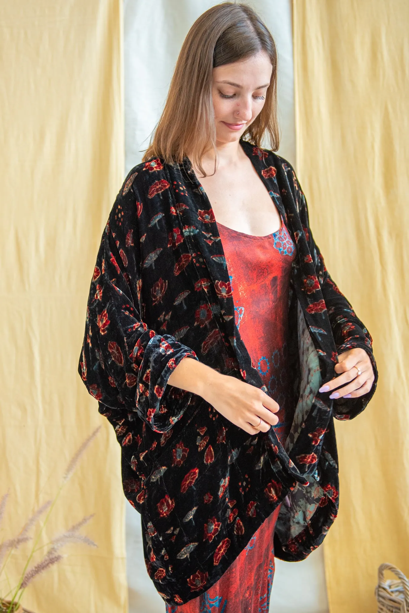 Silk Velvet Kimono Jacket - Black Red Lotus