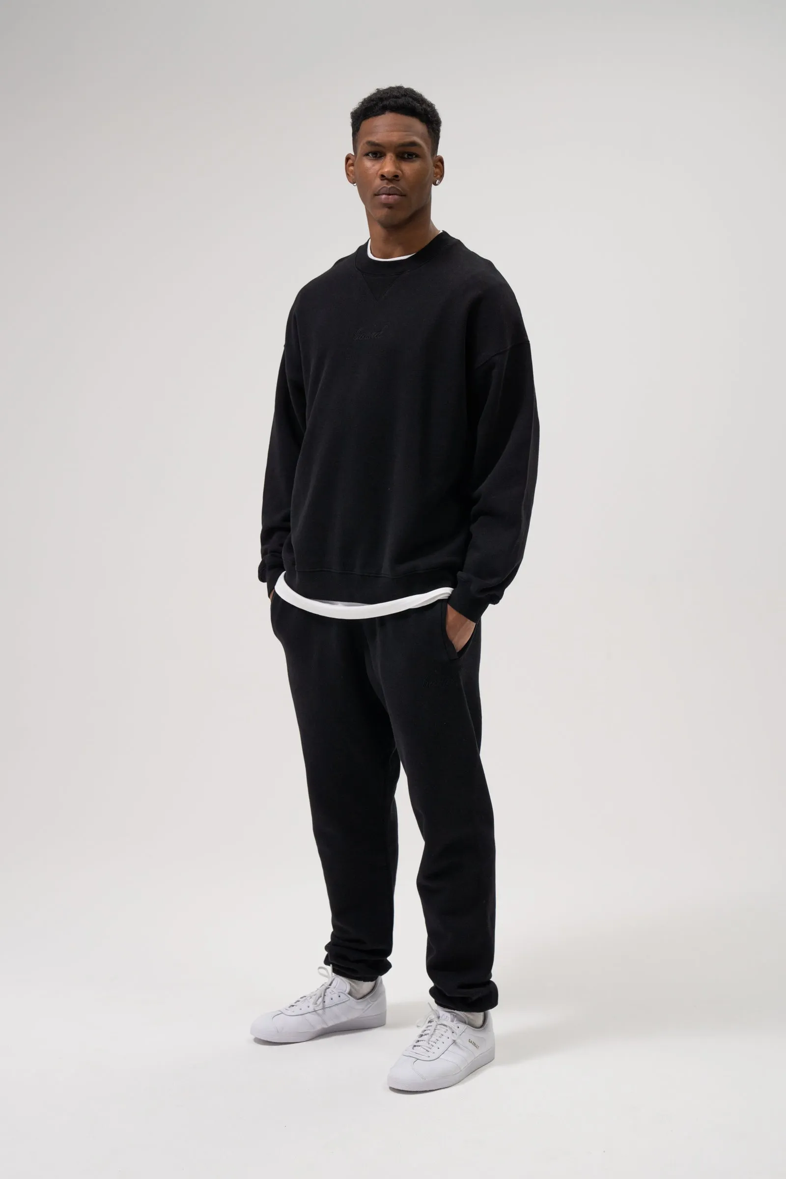 SUSTAIN BLACK SWEATER & JOGGERS SET