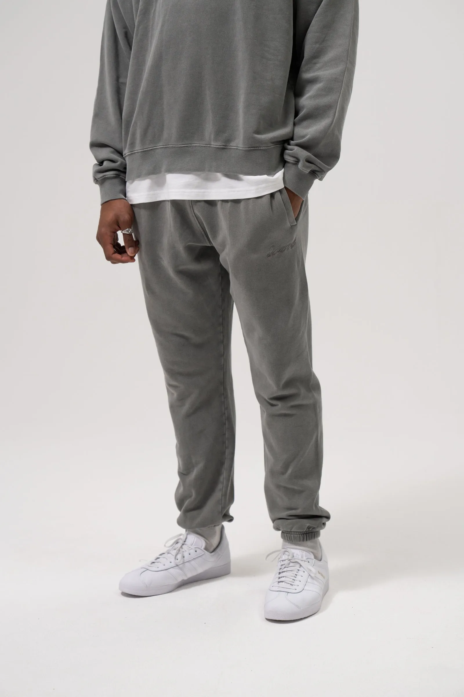 SUSTAIN WASHED GREY SWEATER & JOGGERS SET