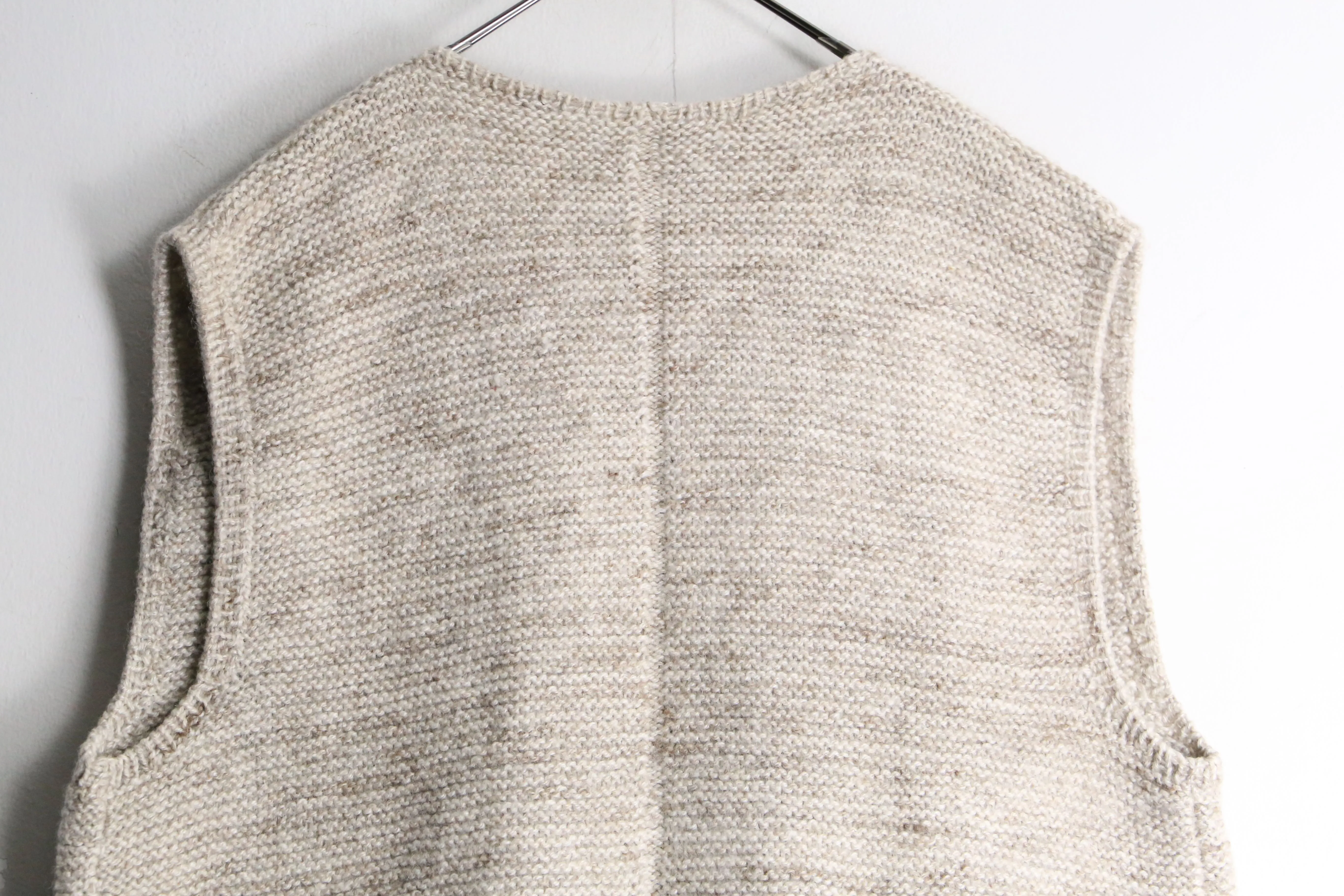 wood design beige color knit vest